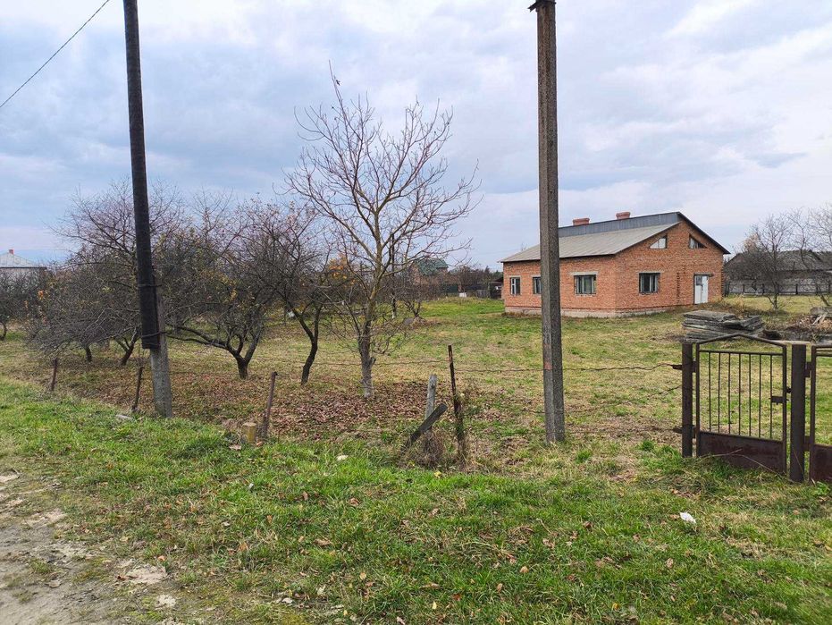 незавершений будинок та земельна ділянка 25 сот., с. Старий Добротвір