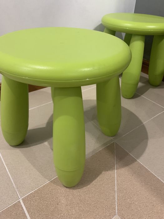 Mesa de criança e bancos IKEA