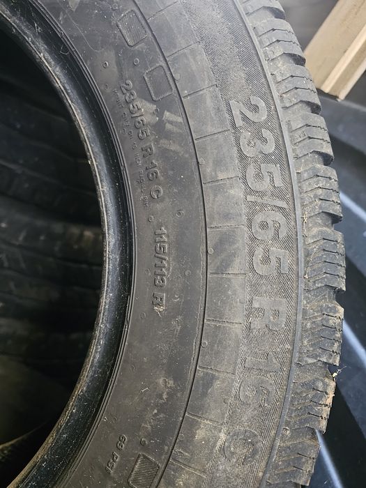 Opony wielosezonowe Continental 235/65R16C