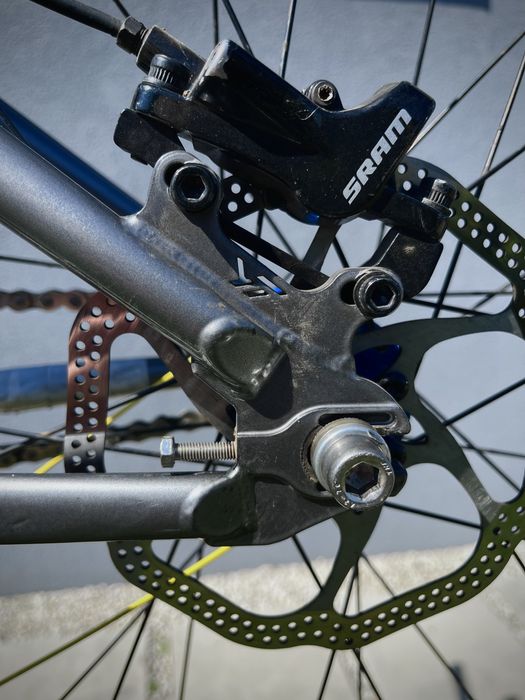 Rama YT DIRTLOVE + sztyca i siodło (gratis)