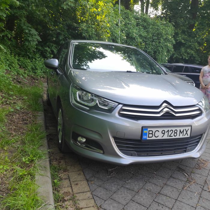 Автомобіль Citroen C4