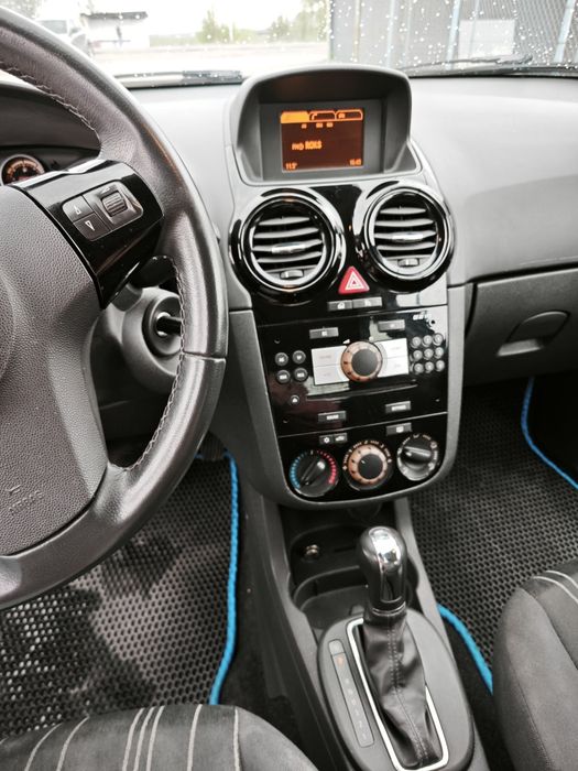 Продам Opel Corsa D 2010 року , 1.4 бензин в гарному стані,автомат , гідротрансформатор,  Продаж Опель Корса  Д