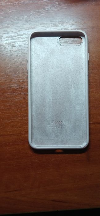 iPhone 8+ чохол в гарному стані