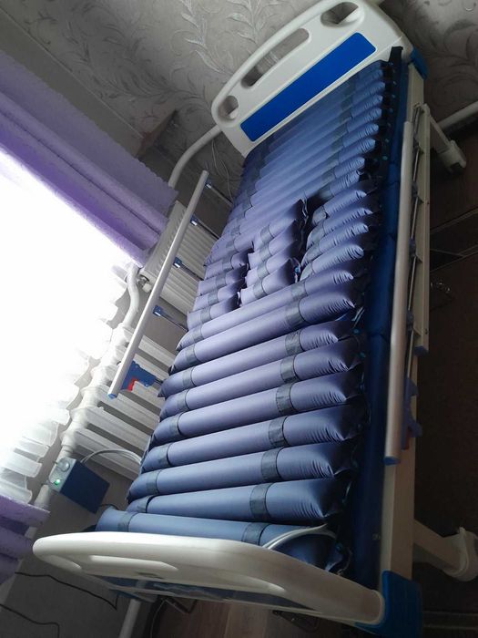 механічне медичне фунуціональне ліжко з туалетом MED1-C15