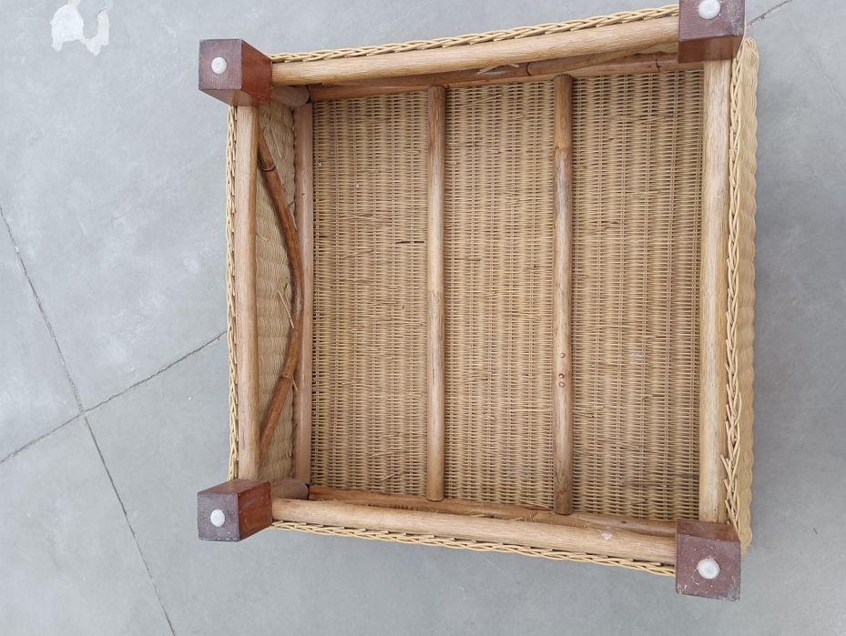 Mesa de apoio/centro em palhinha