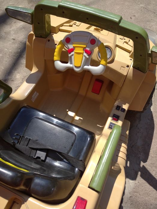 Продам дитячу  електро машинку Jeep