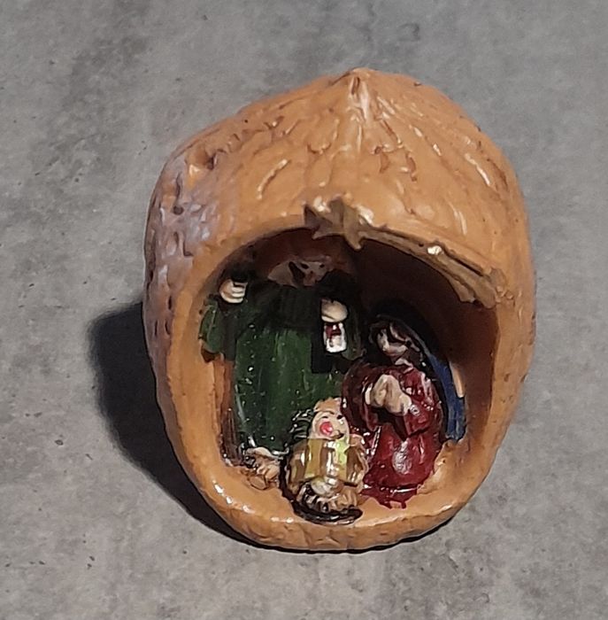 Presépio miniatura em noz, novo!
