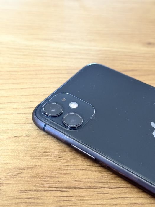 Iphone 11 64GB + etui, pudełko, kabel