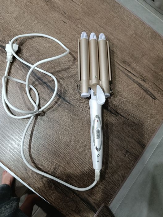 Плойка волна Kemei km-1010