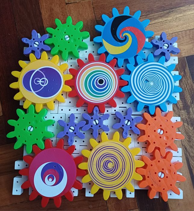 Конструктор с шестеренками. Калейдоскоп.