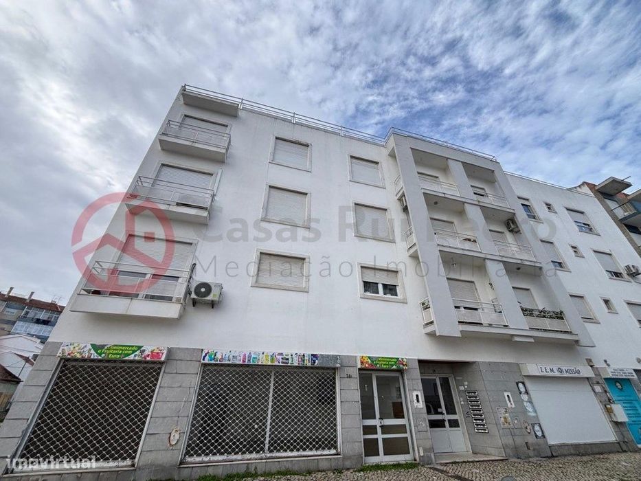 Loja em fase de aprovação para passagem a afetação de habitação, no...