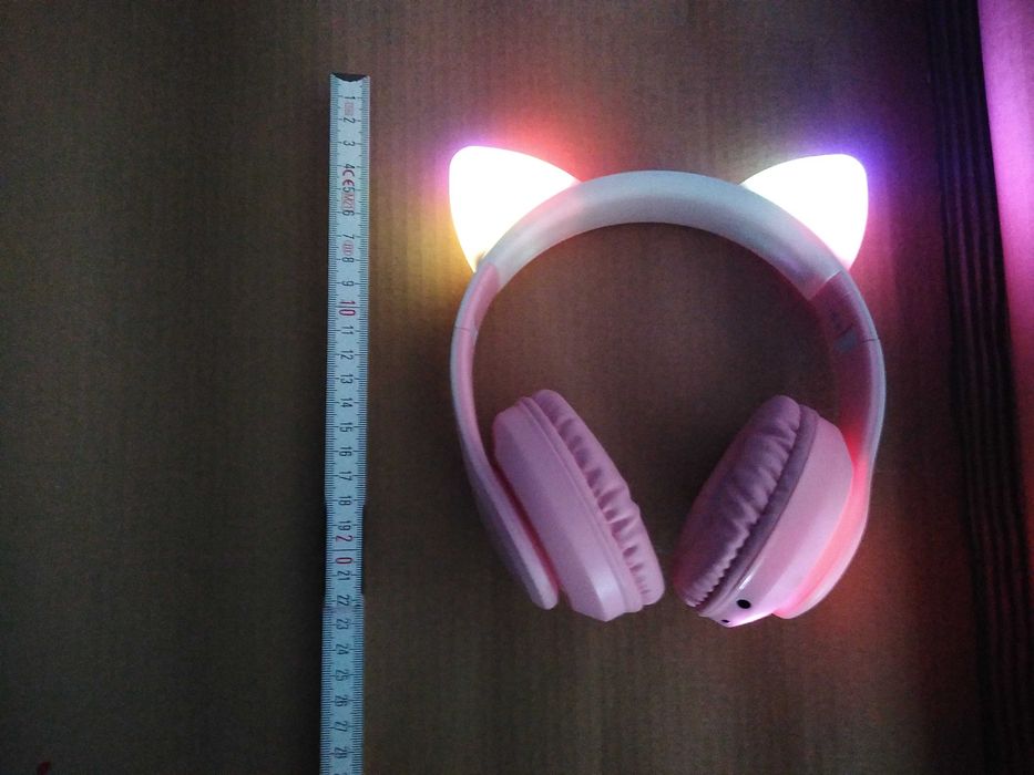 słuchawki bluetooth "świecące uszy"
