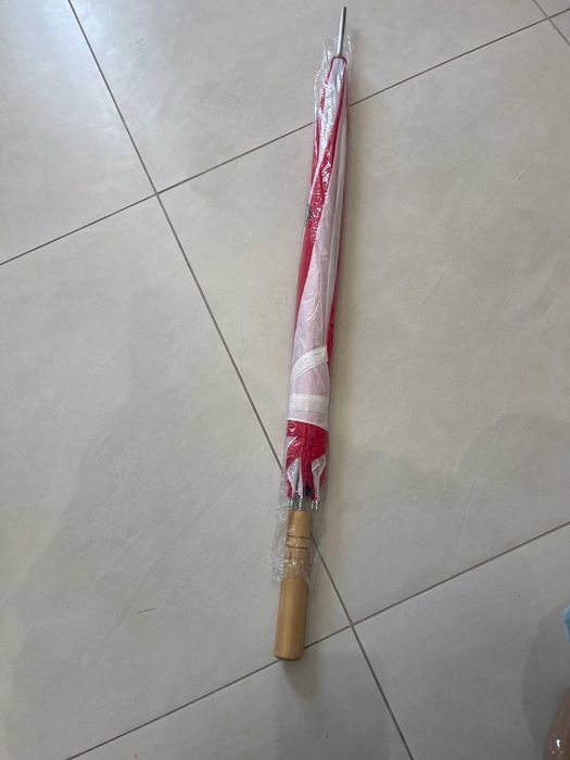 Guarda-chuva vermelho/branco logótipo "J'achète au marché de Gonesse"