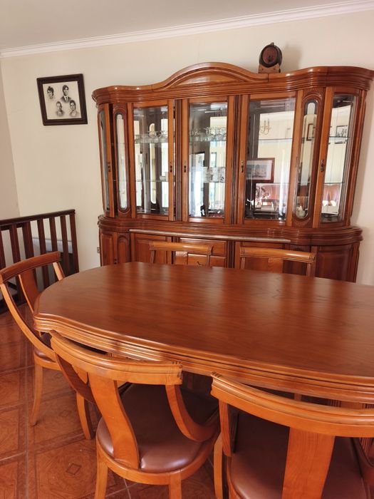Vendo armário mesa cadeiras