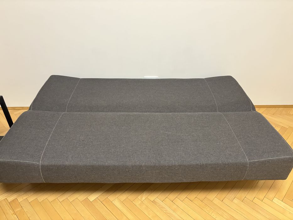 Wersalka rozkladana z pojemnikiem na posciel