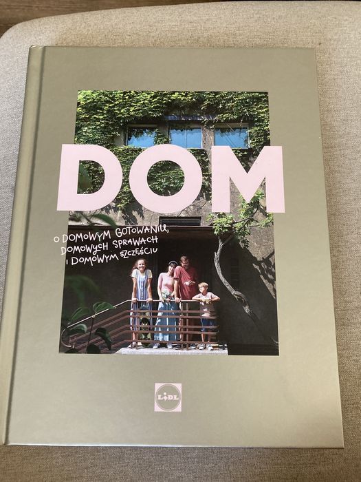 Dom o domowym gotowaniu domowych sprawach i domowym szczęściu