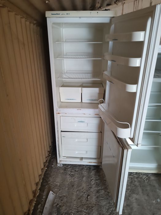 Холодильники б/у  продам