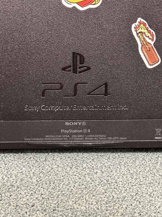 Sony PlayStation 4 (CUH-1216A)