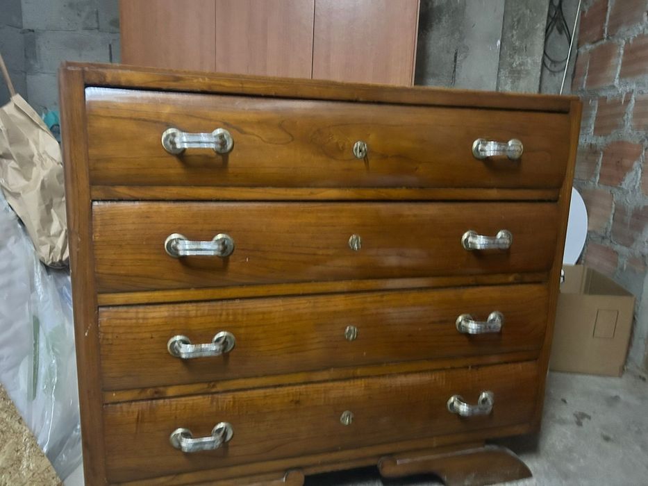 Cômoda rústica com 4 gavetas