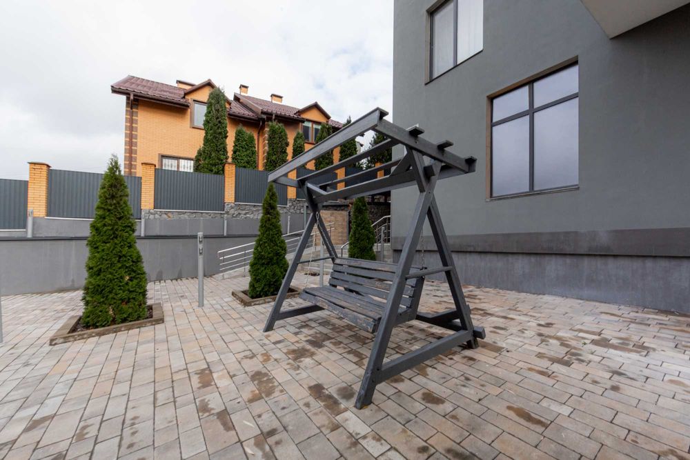 Продаж 2-к квартира . Клубний  будинок біля парку.  Тихо, зручно. Без%