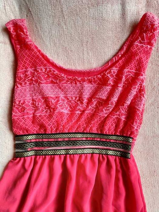 Śliczna długa malinowa sukienka na naramkach z koronką r. XS / S