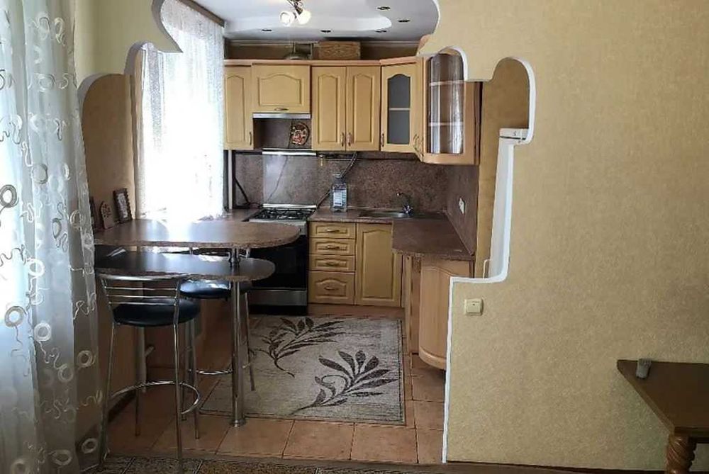 2х кімнатна на вул.Інститутській, 2й поверх, 47м2. Гарний стан!