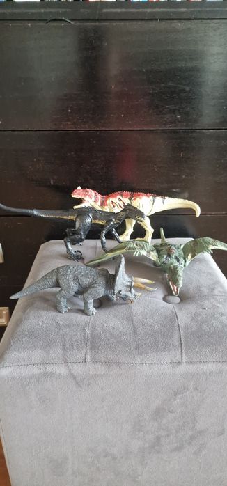 Conjunto de 4 dinossauros