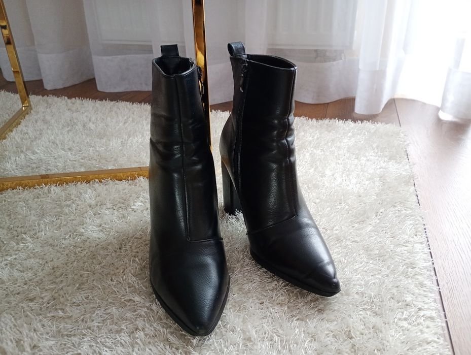 Skórzane czarne botki jesień