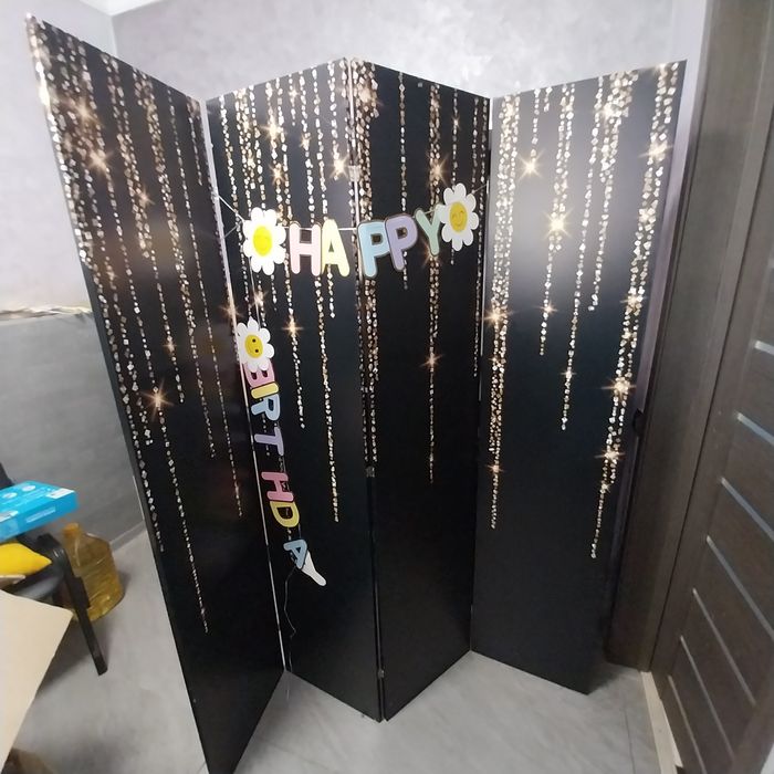 Кавомашина , ширма,стаканчик, молочник,кондитерська вітрина