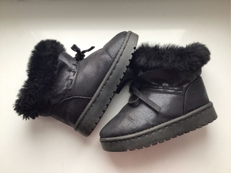 Уги на девочку 27 р.