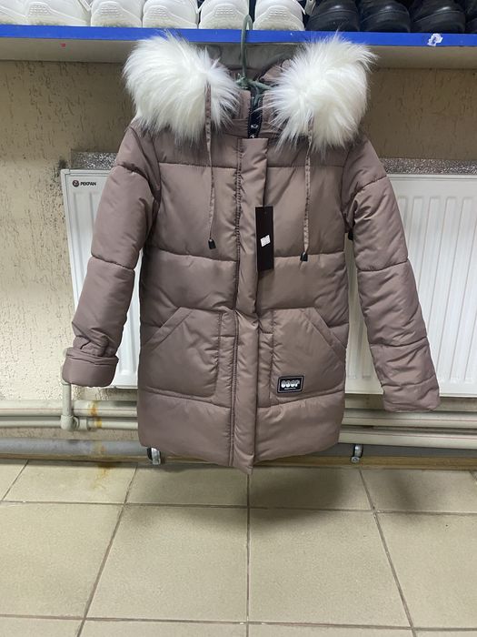 Зимова куртка на дівчинку