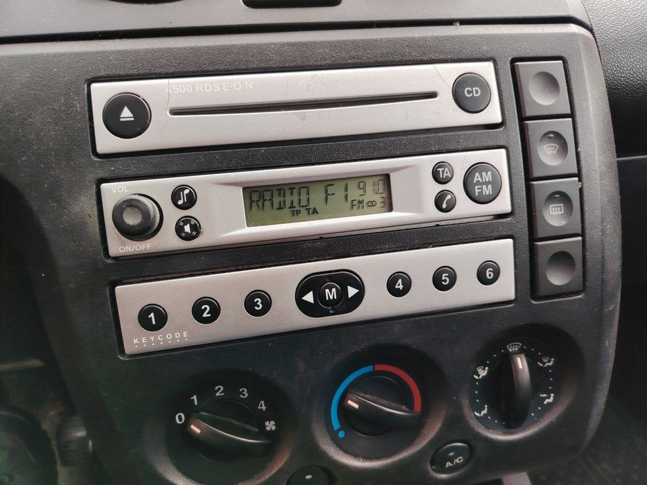 Auto Ford Fiesta  2004