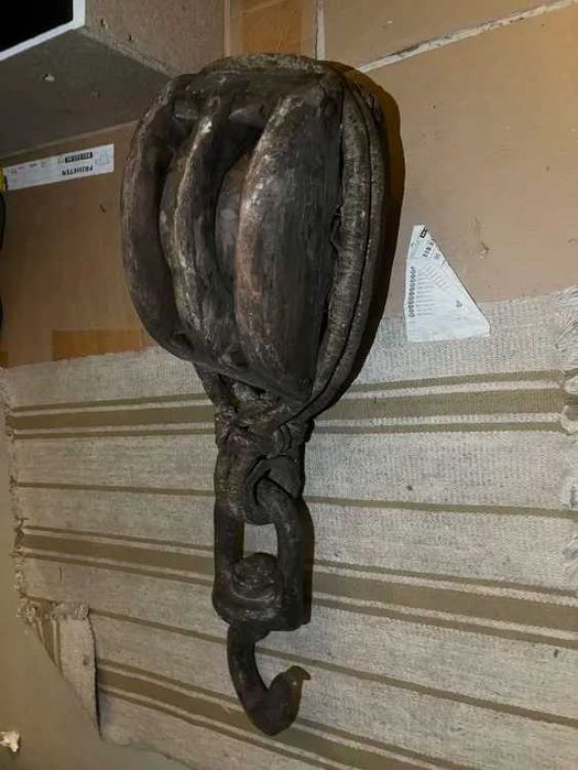 Moitão duplo do Século XIX – Madeira, Ferro e Corda Original