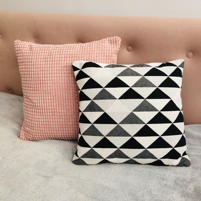 JYSK Poduszka czarno-białe trójkąty