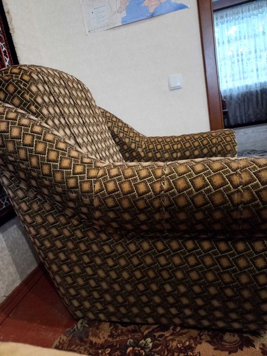 Диван та два крісла