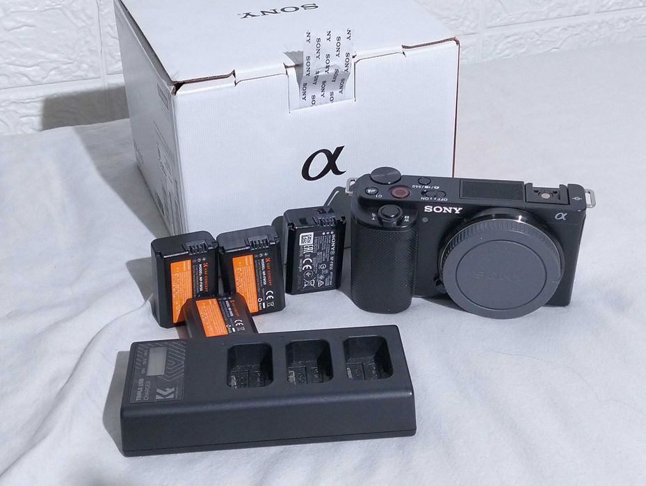 ZV-E10 + 17-70mm 2.8 + 35mm 1.8 e 3 baterias extras