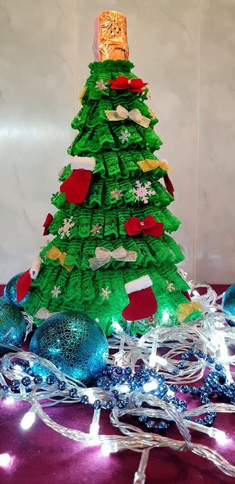 Продам новоноднее украшение ёлку,на бутылку шампанского.