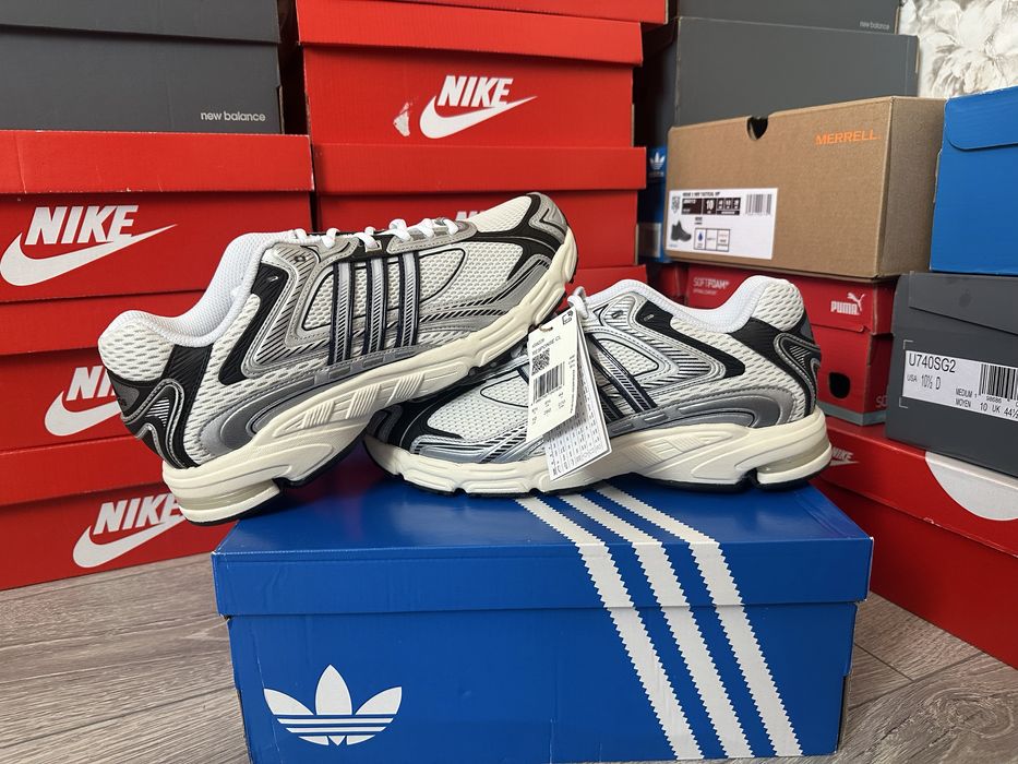 Оригінальні чоловічі кросівки adidas