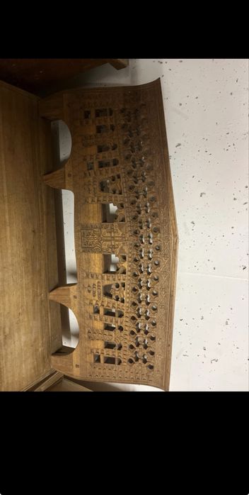 Peça de artesanato em madeira