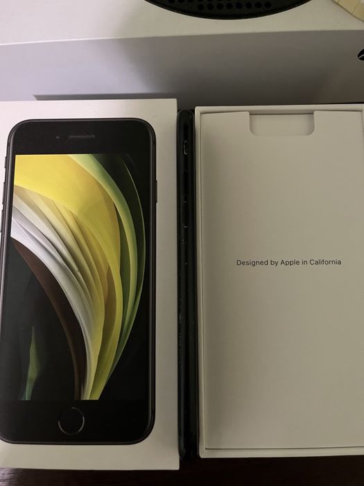 Iphone se 2020 64gb з повним комплектом