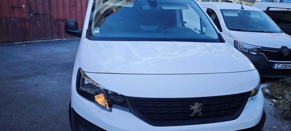 Carrinha Peugeot Partner como nova, pouco  usada,semi nova, longa, caixa estufada