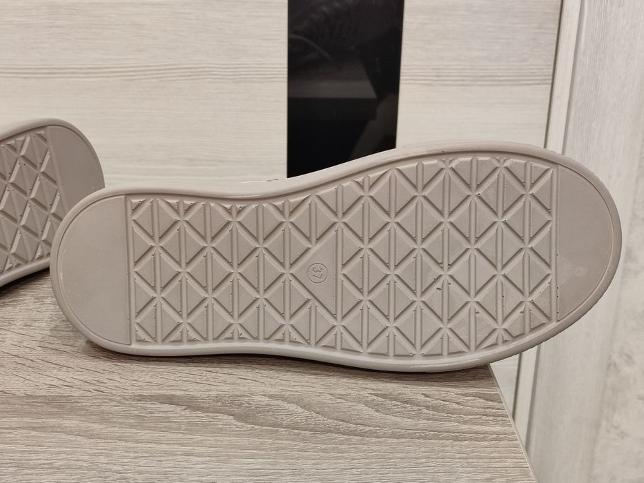 НОВІ Шкіряні черевики 37 р