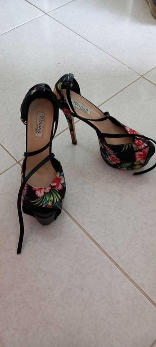 Botas e sandalias  salto alto