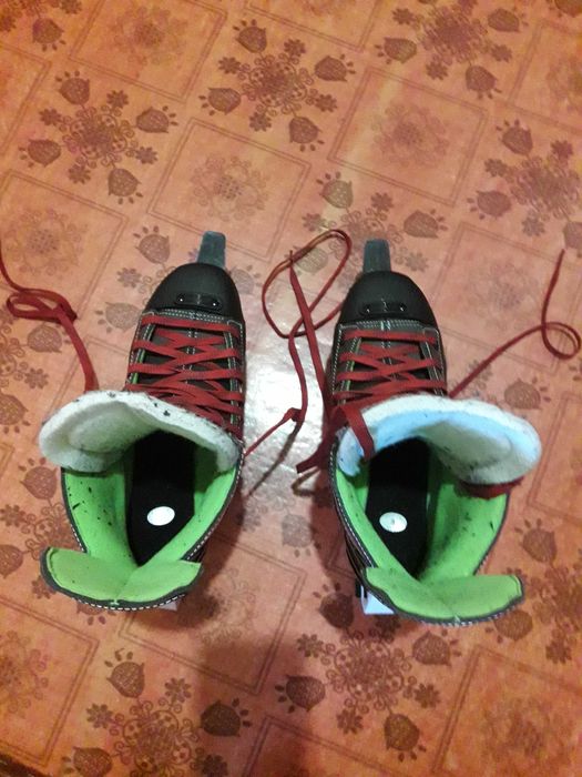 Коньки bauer X-LS-SR б/у ,катались 7 раз .Размер  43 EU