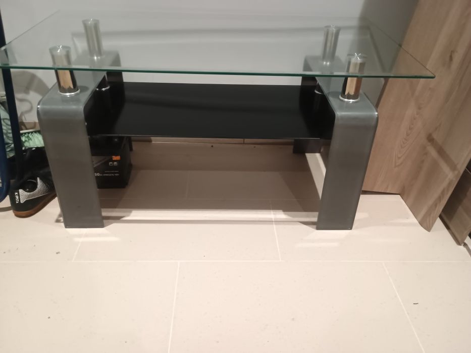 Ładny szklany stolik