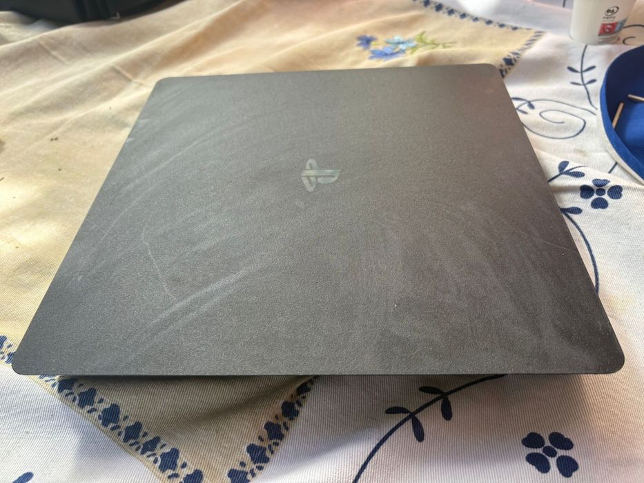 Playstation 4 Slim Com 1 comando.