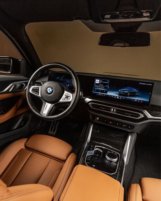 BMW i4 edrive40 Pack M Edição Sanremo Green Metallic + Vernasca Cognac.
