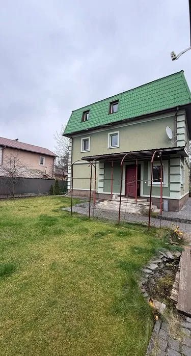 Оренда будинку 220 м2 з бомбосховищем