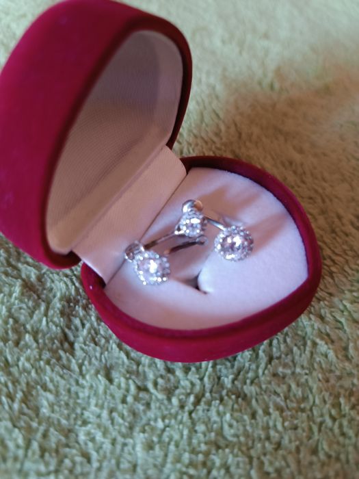 Продам пуссеты 2 в 1 серебро- не дорого