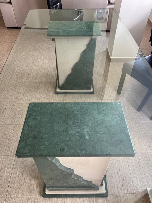 Mesa de Vidro e Pés de Pedra